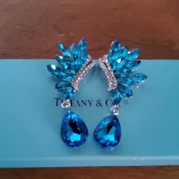 Vintage-style blue rhinestone drop earrings Jewelry - Vintage-style blue rhinestone drop earrings.